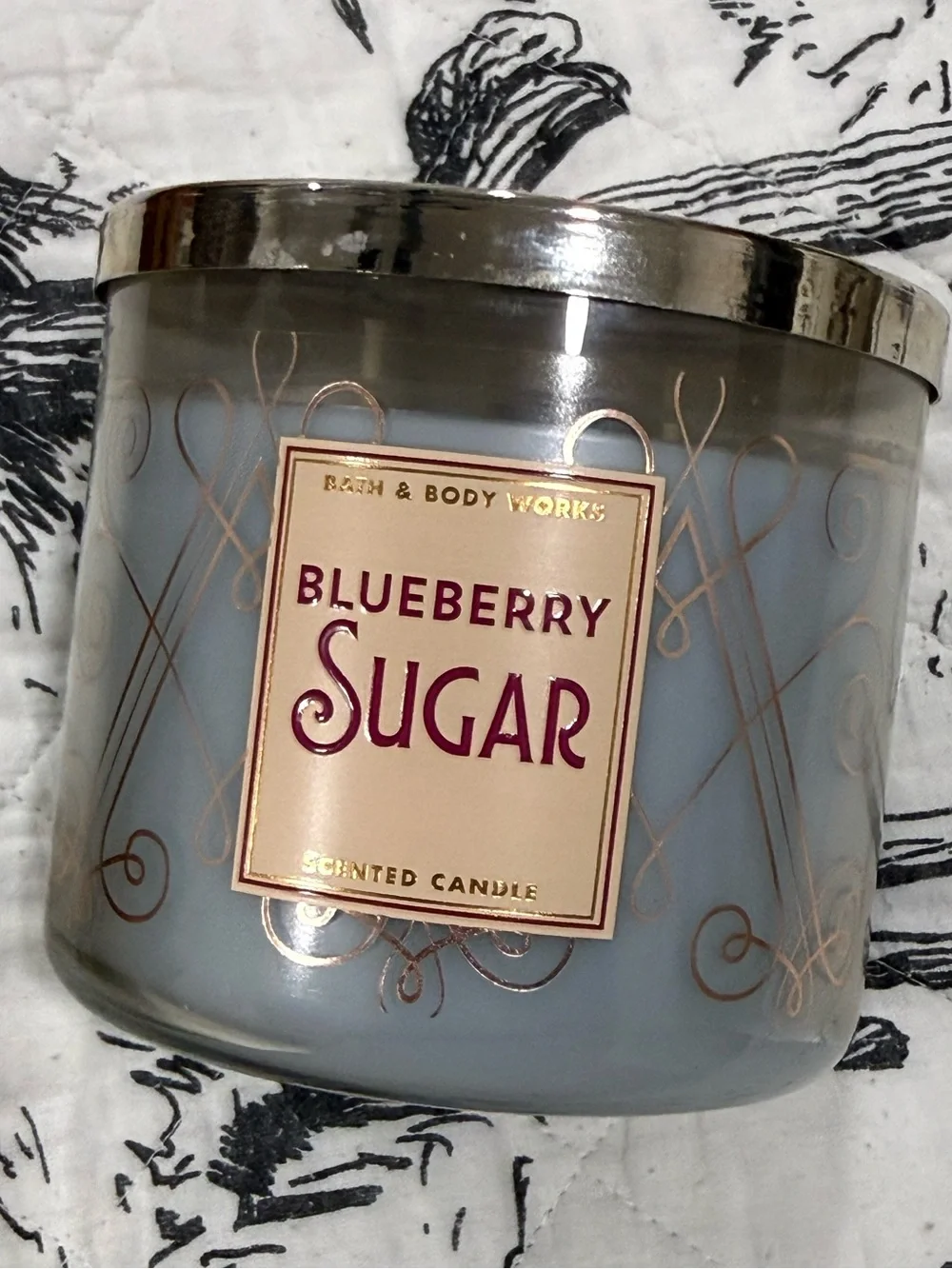 New Bath & Bodyworks 3-wick Blueberry Sugar Candle - Picture 2 of 4